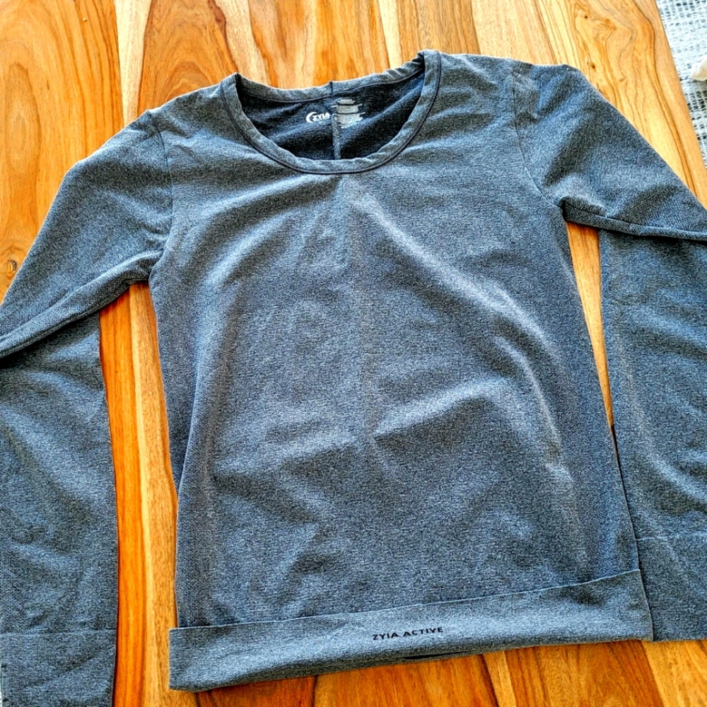 ZIA Active top Grey Size M